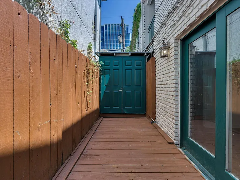 2229 Mimosa Dr #9 — Photo 7