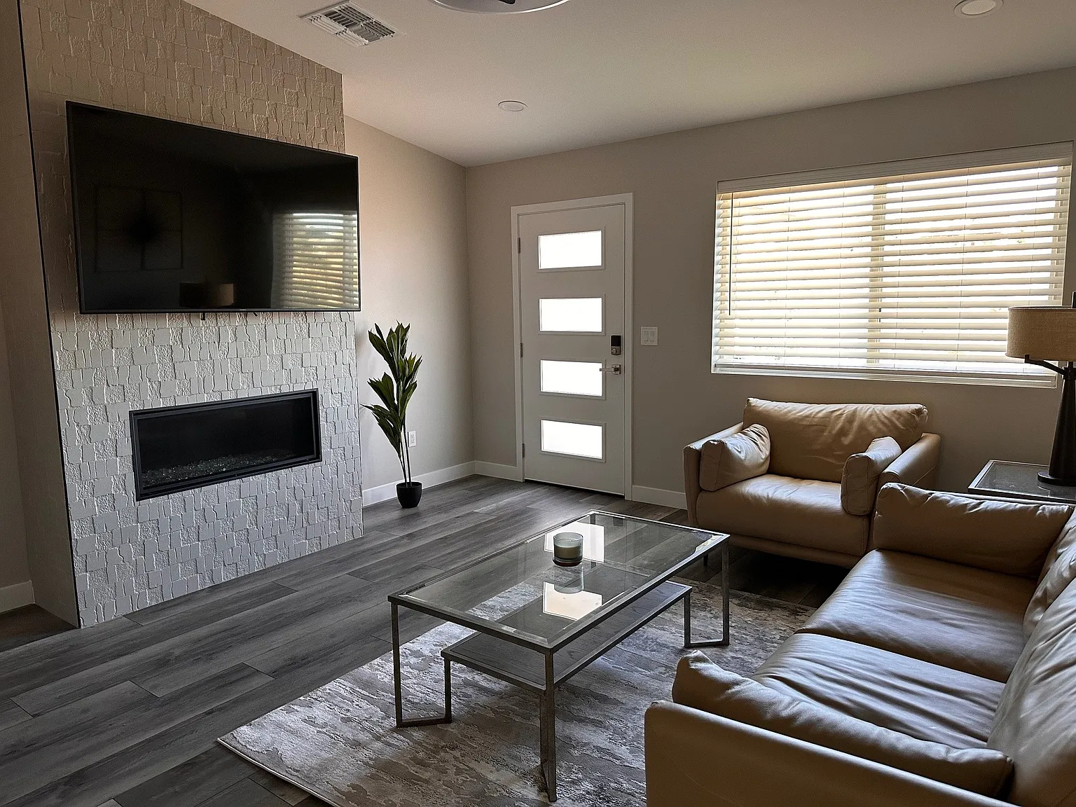 BC1679-4601 East Robin Drive - 1 — Photo 3