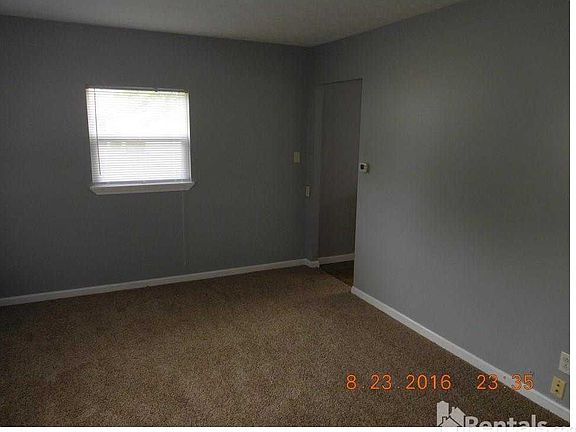 4th image of 317 Sunset Dr