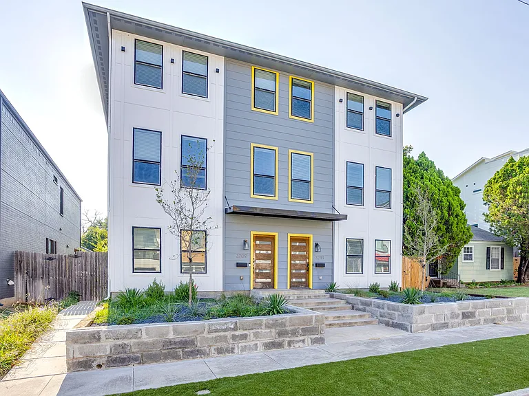 3211 Forest Park Blvd — Photo 2