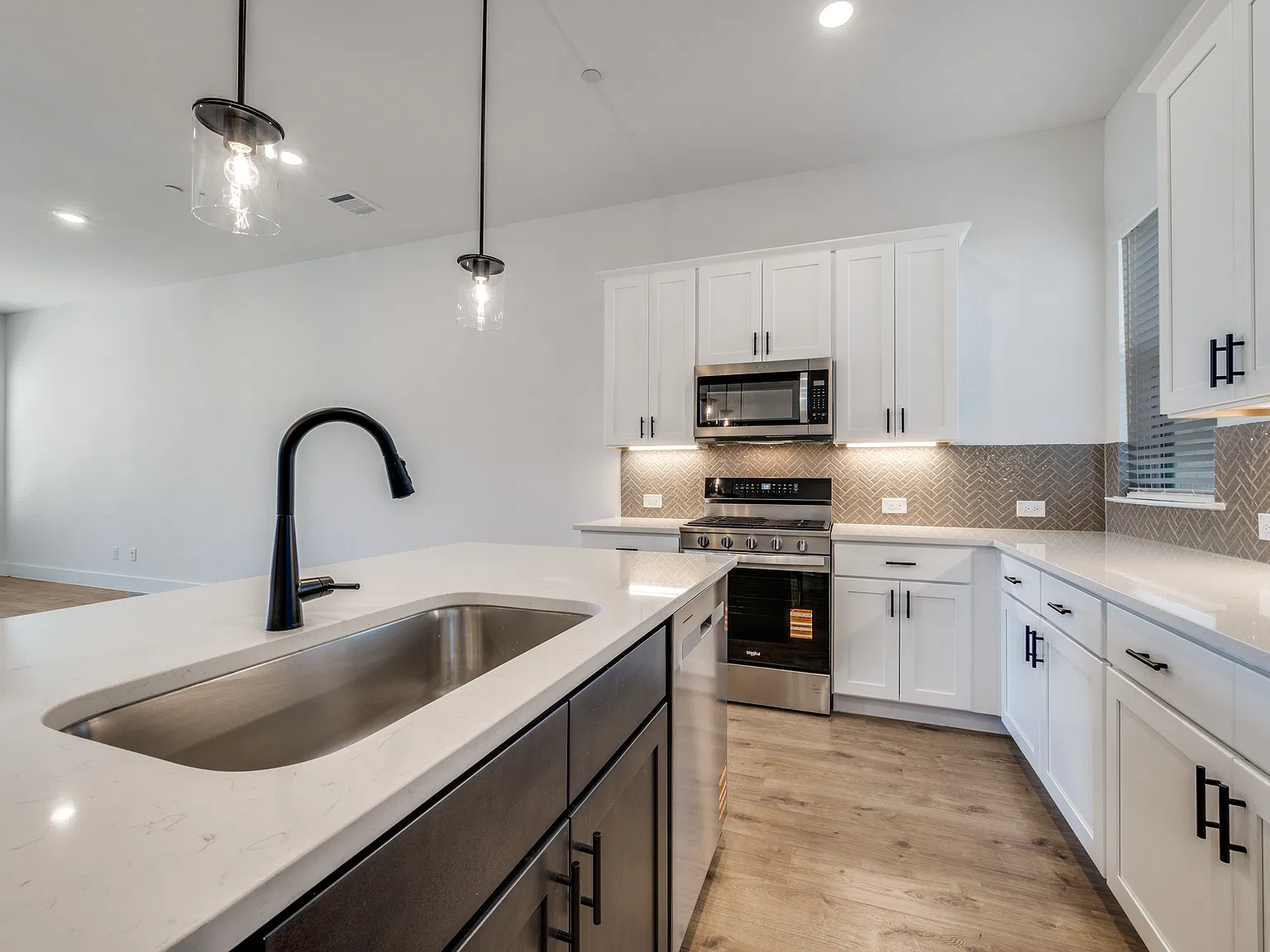 3 bed, 2.5 bath, 1876 sqft, $2,700 — Photo 4