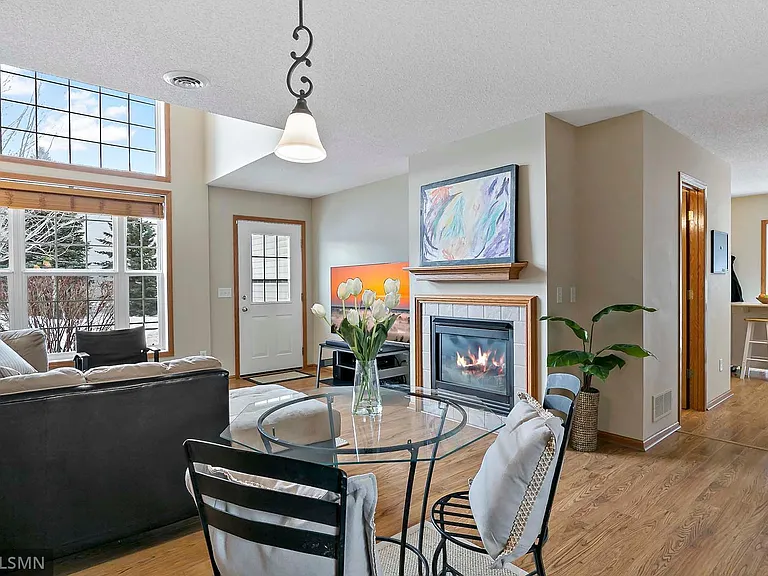 302 Wilderness Dr — Photo 3