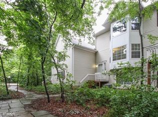 291 W Treehouse Ln, Round Lake, IL 60073