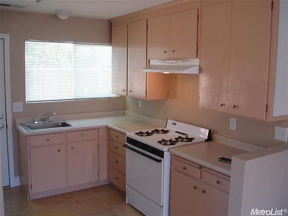 2nd image of 604 James St