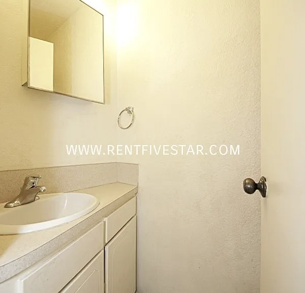 36 Temple Ave — Photo 11