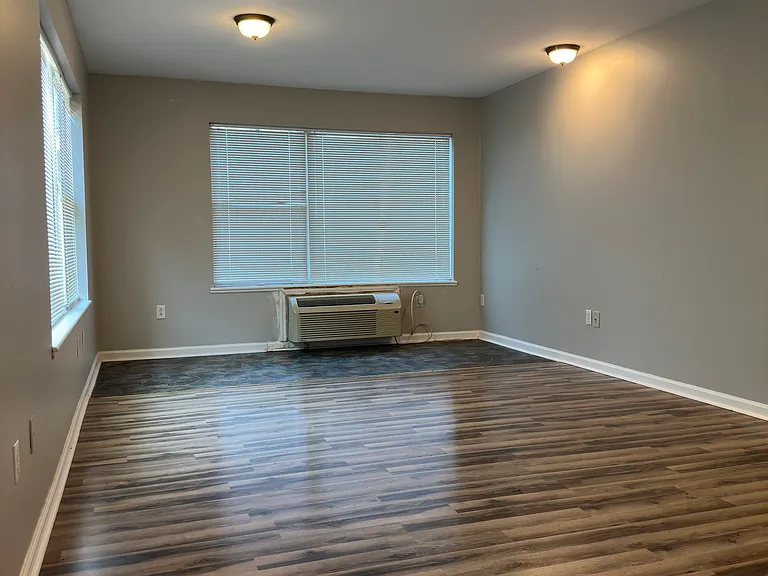 920 W Jefferson St #1 — Photo 2