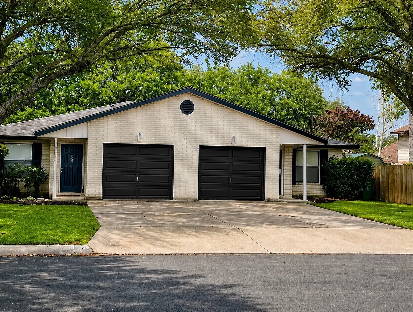 407 N Plant Ave — Photo 1