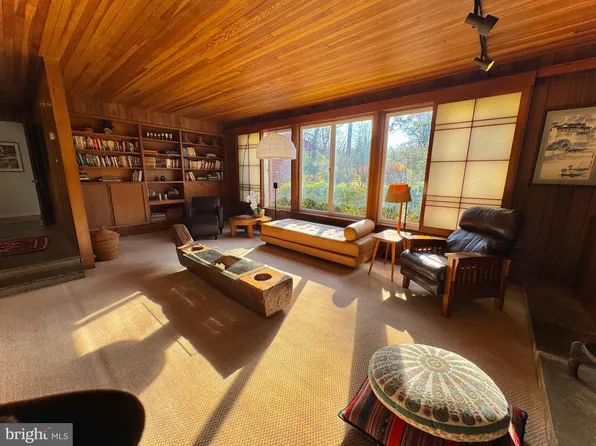 6819 Selkirk Dr, Bethesda, MD 20817