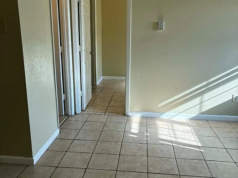 1170 Grand Terrace Dr #4 — Photo 5