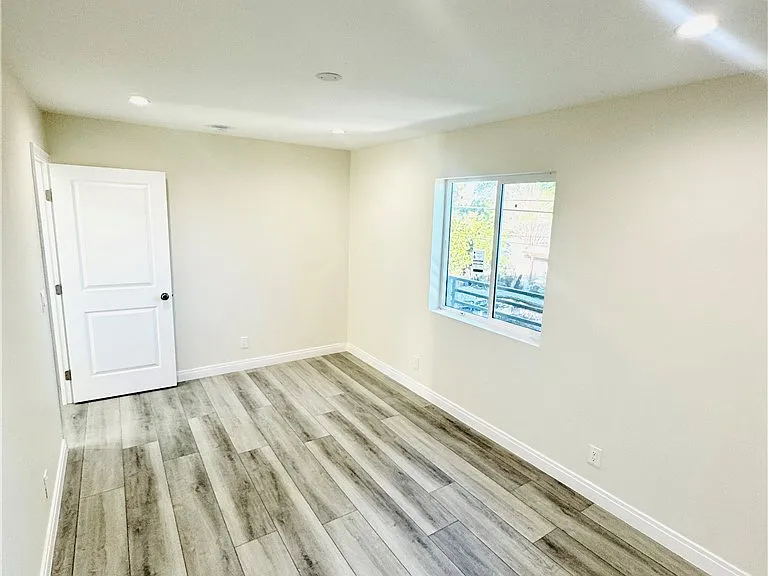 9318 Encino Ave — Photo 24
