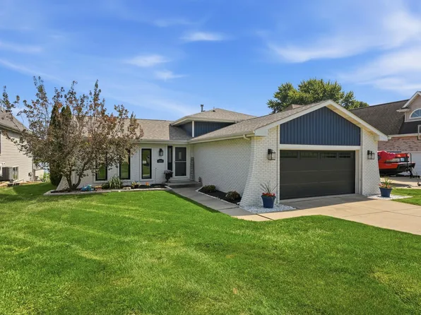 1068 Shoreline Rd, Crown Pt, IN 46307
