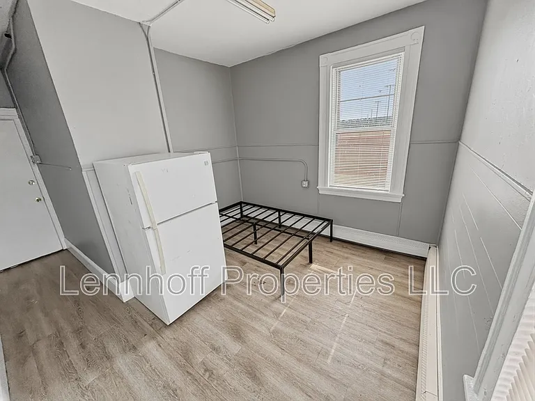 32 Lawrence Street — Photo 5