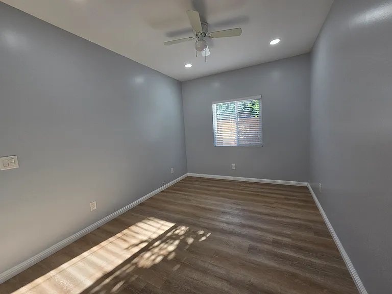 1715 W 64th St #1/4 — Photo 12