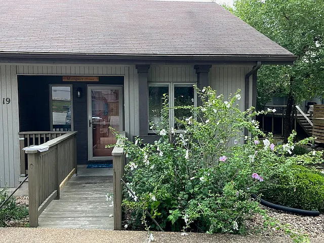 19 Lunsford Ln — Photo 29