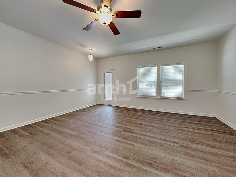 145 Collenton Ln — Photo 8