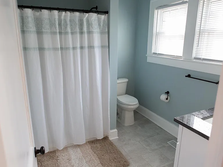 Master bathroom w/shower stall