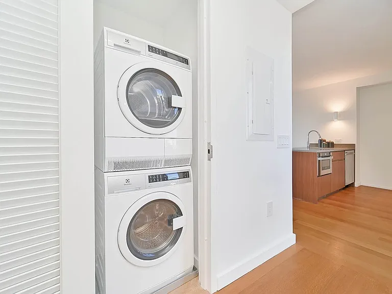223 4th Ave #F8 — Photo 7