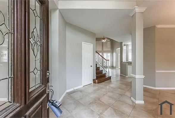 5 bed, 3023 sqft, $4,000 — Photo 2