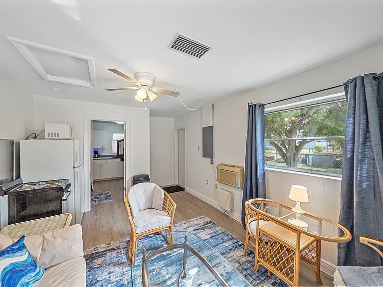 708 Shore Rd #B — Photo 5