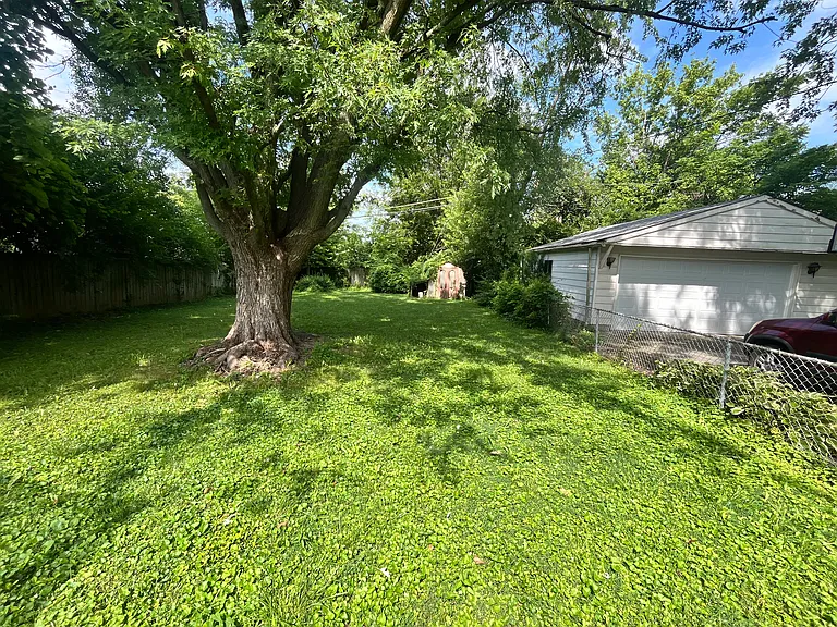 1512 Wallace Ave — Photo 3