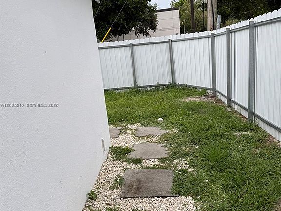 3rd image of 331 NW 39th Ave