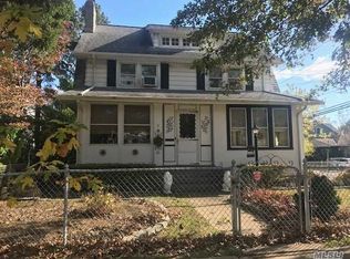 2 Summit Ave, Lynbrook, NY 11563
