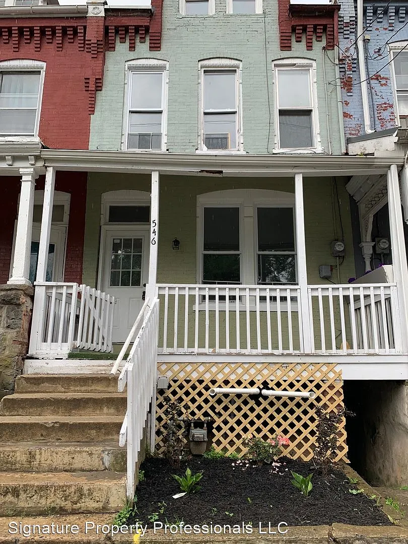 546 S Duke St photo 1