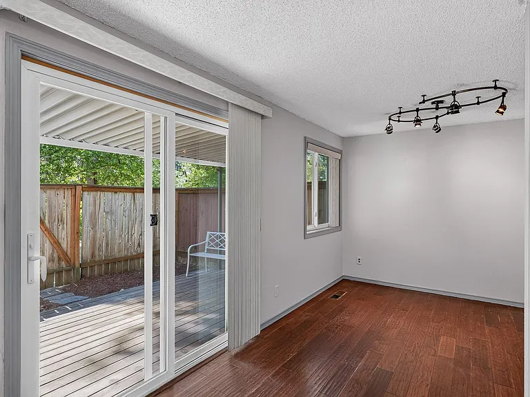 5751 SW 204th Pl — Photo 7