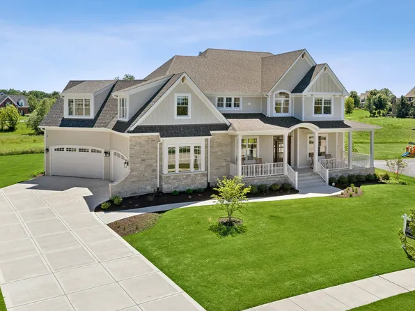 995 Redbud Ln, Sugar Grove, IL 60554