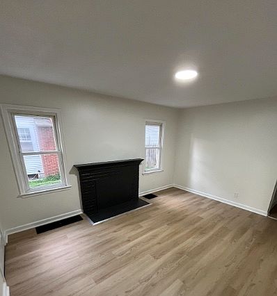 3rd image of 474 S Weyant Ave