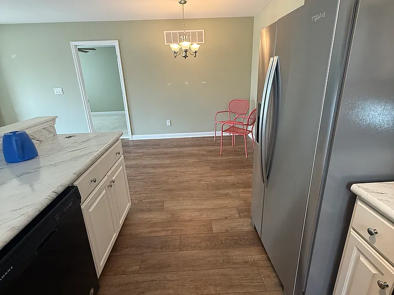 2225 E Spring St — Photo 20