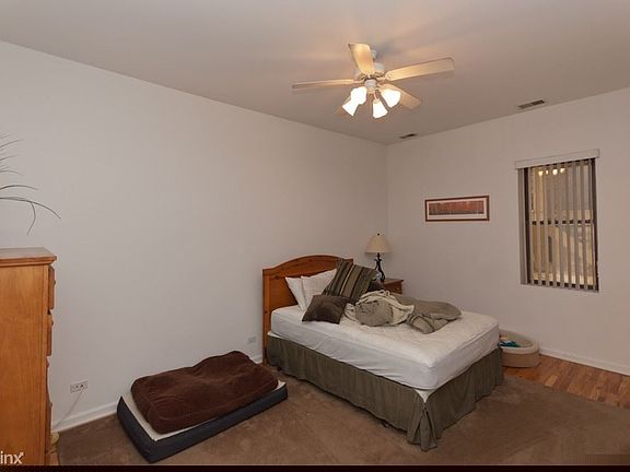 4th image of 721 W Briar Pl Unit 3B