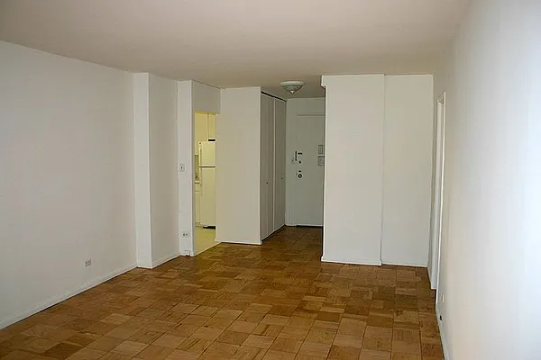 Rented by Carlyle Property Management | media 35