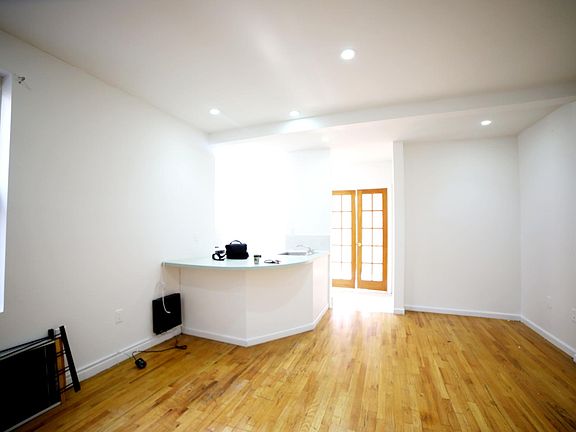 3rd image of 60 Glenwood Ave APT 408