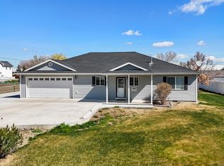 895 Roney Ave, Powell, WY 82435