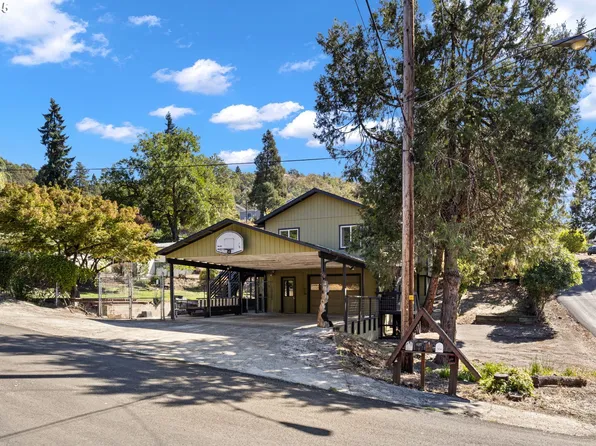 1416 SE Sanford Ave, Roseburg, OR 97470