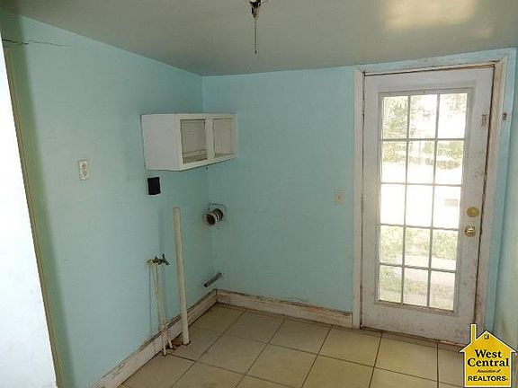 5th image of 562 N Benton Ave