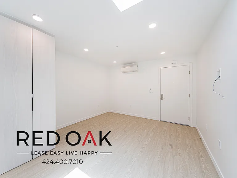 847 S Sherbourne Dr #10 — Photo 6