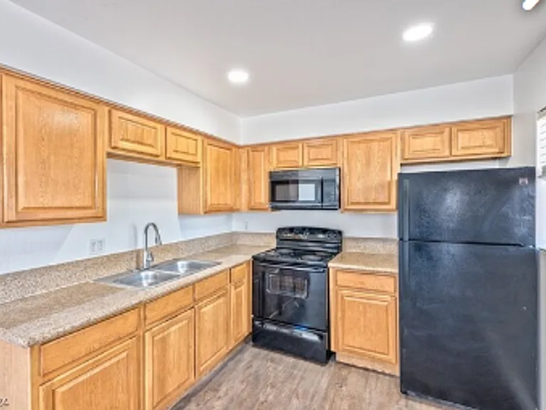 3381 Athens St — Photo 3