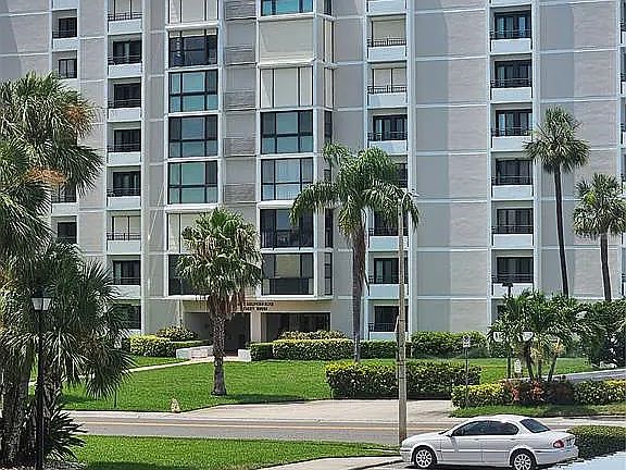 2nd image of 855 Bayway Blvd APT 405