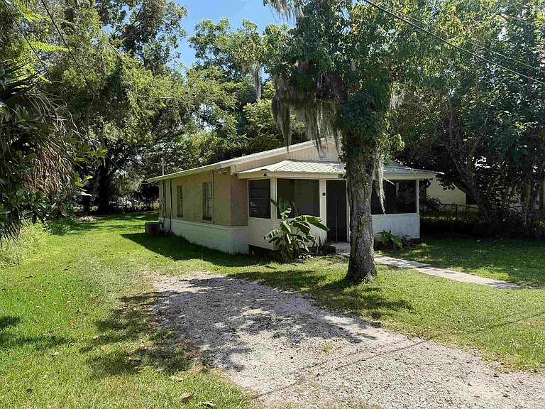 347 Lena St — Photo 1