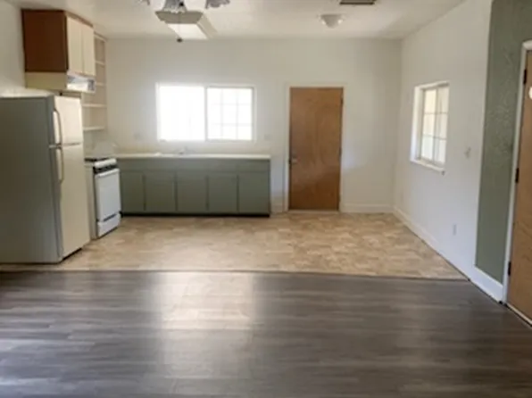 13177 E Young Ave #B, Parlier, CA 93648