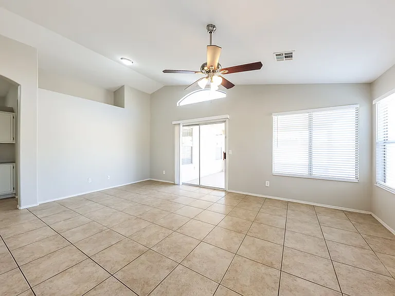 7427 W Tina Ln — Photo 4