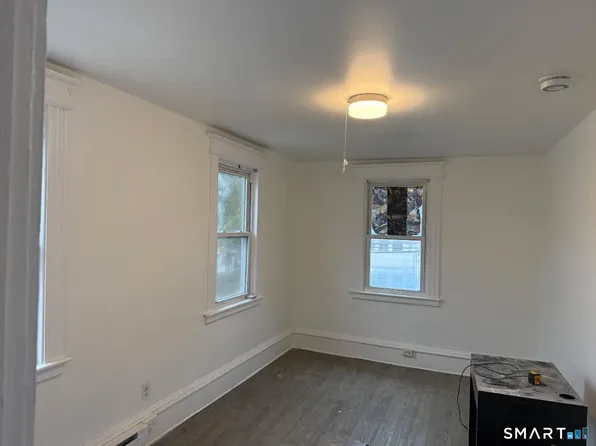 9 Beach Ave, Plymouth, CT 06782