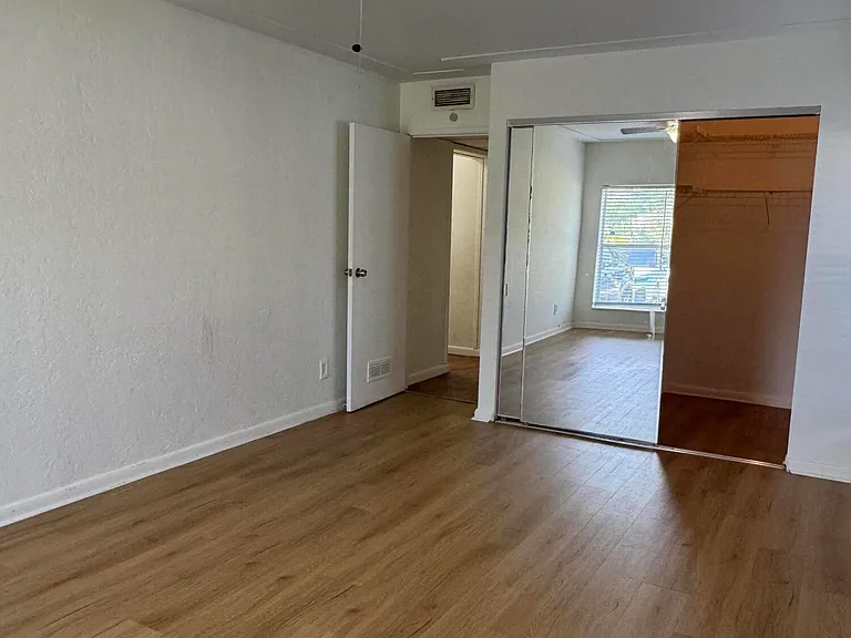 7816 NW 70th Ter — Photo 23