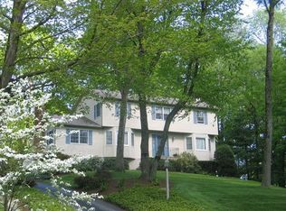 8 Douglas Dr, Katonah, NY 10536