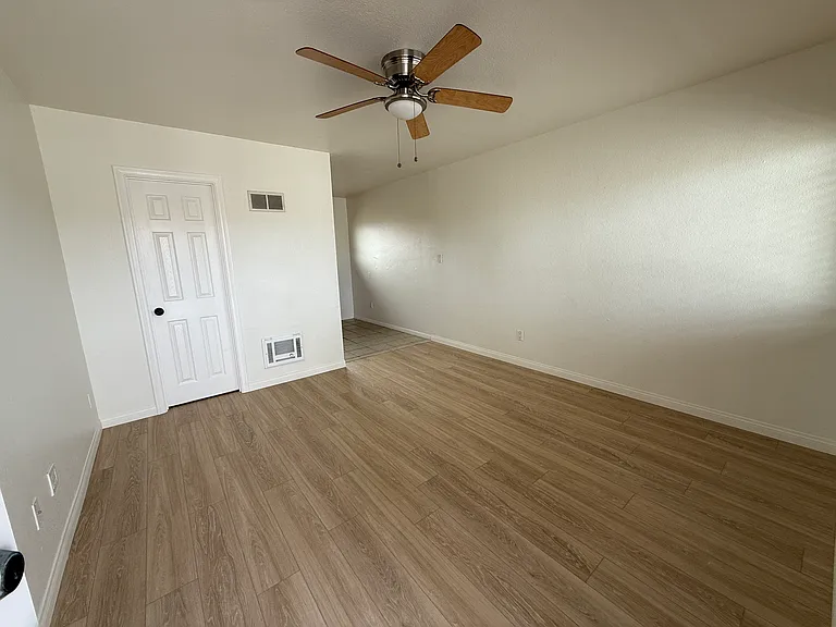 4730 W Point Loma Blvd #8 — Photo 5