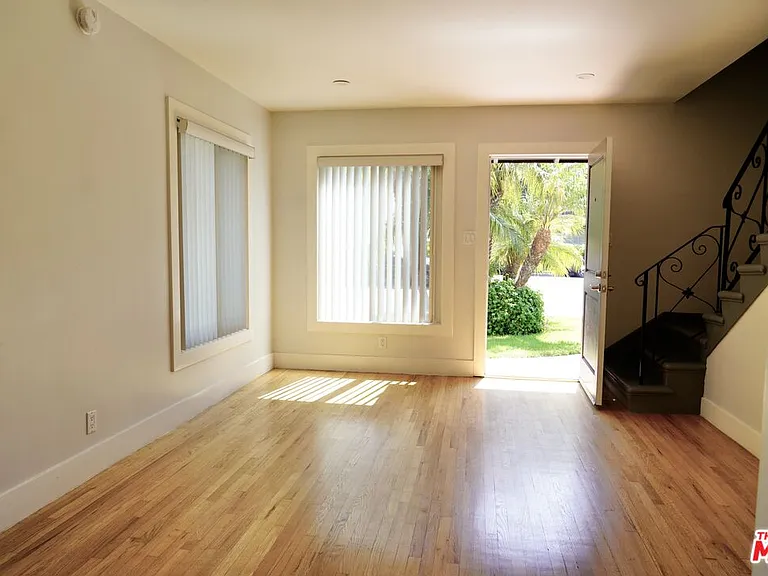4423 Cahuenga Blvd — Photo 9