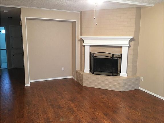 3rd image of 928 Vaughn Dr