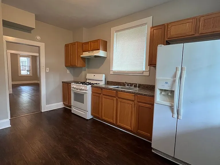 1329 Homestead St — Photo 8
